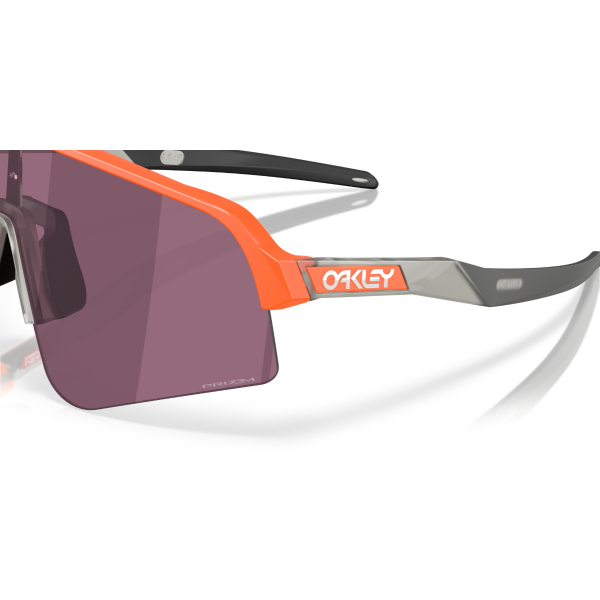 OO 9465 946530 39 Oakley SUTRO LITE SWEEP Güneş Gözlüğü