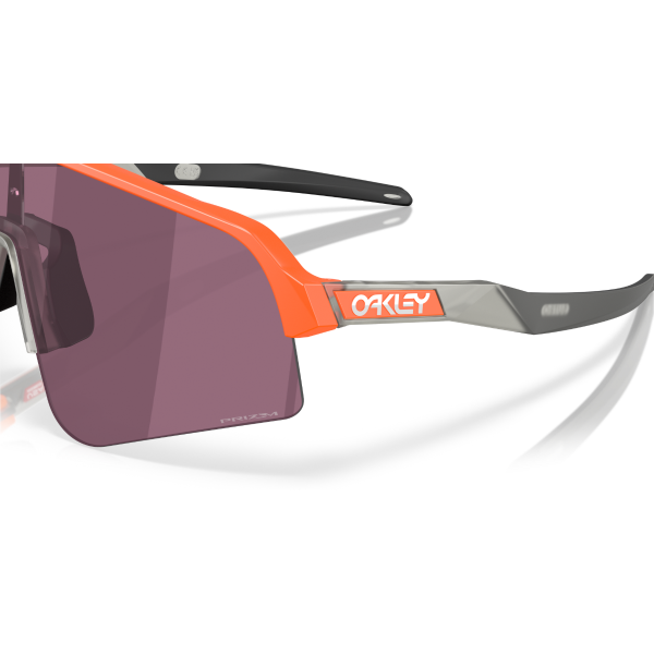 OO 9465 946530 39 Oakley SUTRO LITE SWEEP Güneş Gözlüğü